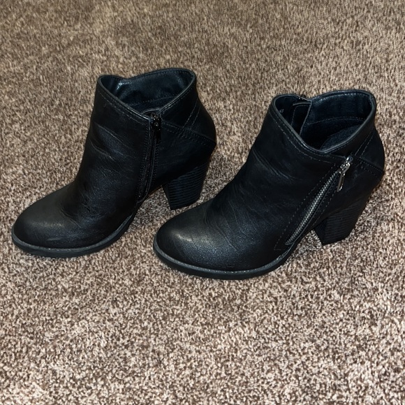 Rampage Booties - Picture 2 of 4